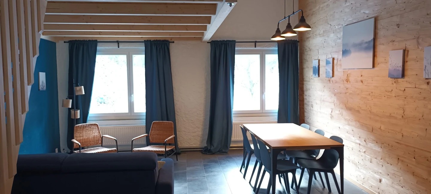 Salon et table à manger du studio